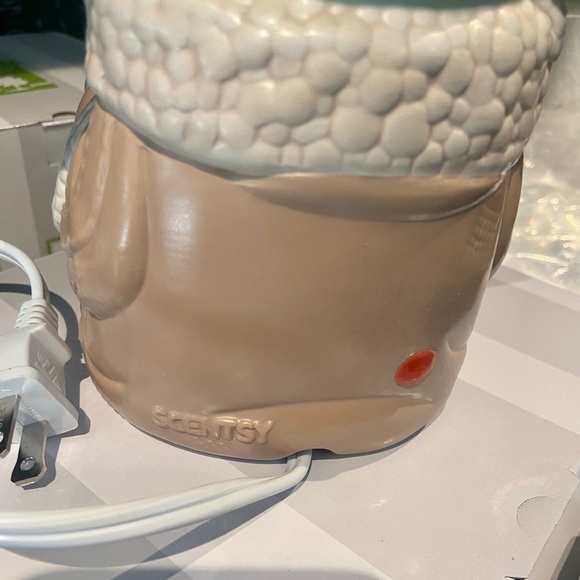 The Child SCENTSY Home Decor Plug In Wax Bar Candle Warmer Star Wars Yoda NEW - Picture 13 of 16